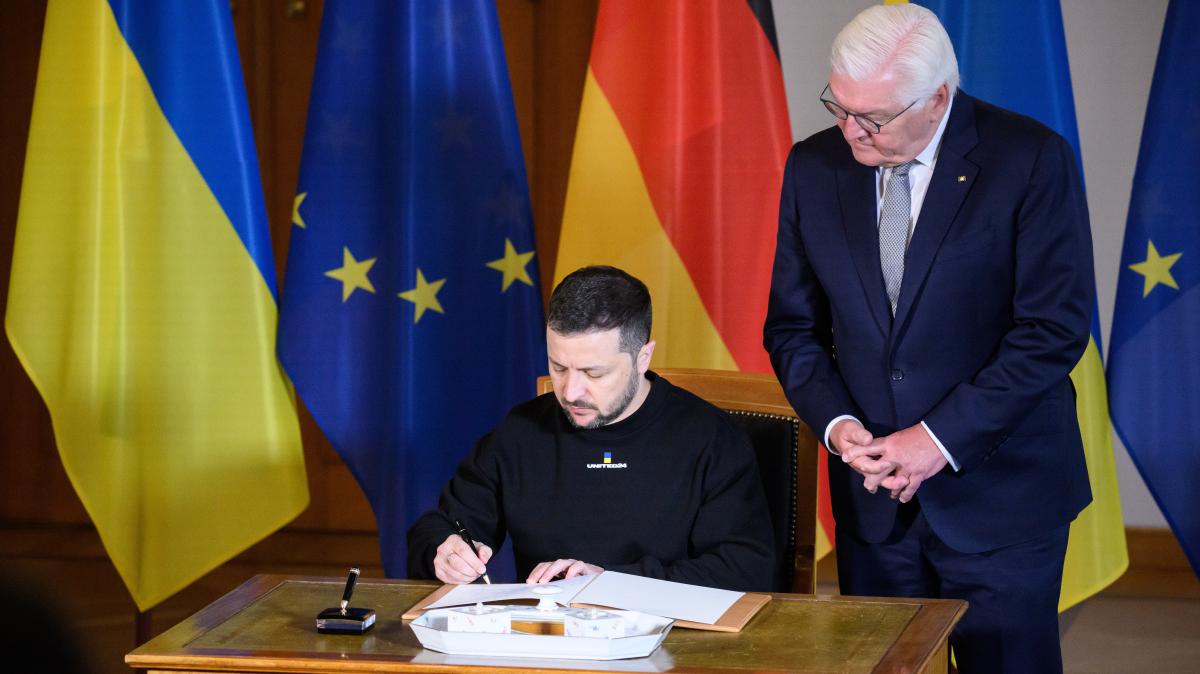 Berlin-Besuch: Das Schrieb Selenskyj In Steinmeiers Gästebuch | NOZ