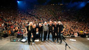 Band-Foto nach dem Konzert: Santiano feiert 10-jähriges Bühnenjubiläum
