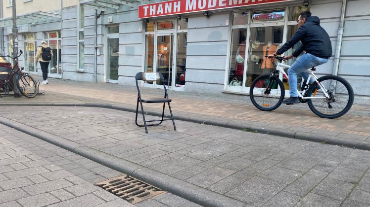 Statt Liegen mit Handtüchern, werden in der KTV neuerdings Parkplätze mit Klappstühlen reserviert. 