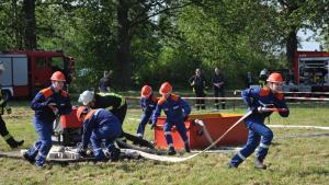 Teamfähigkeit und Schnelligkeit zählten beim Wettkampf der Freiwilligen Feuerwehren in Heidhof.