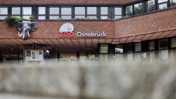 Eingangsbereich Zoo Osnabrück, aufgenommen am 11.5.2023 bei regnerischem Wetter. Foto: Michael Gründel