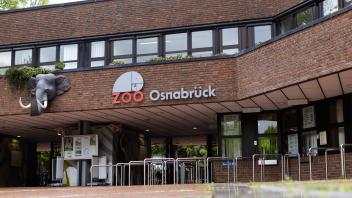 Eingangsbereich Zoo Osnabrück, aufgenommen am 11.5.2023 bei regnerischem Wetter. Foto: Michael Gründel