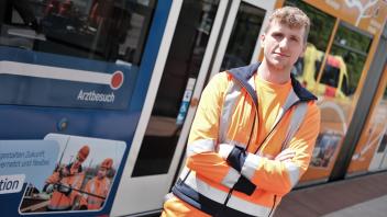 Bahnstrom-Techniker Max Seidel arbeitet gerne für die RSAG. Nun wirbt eine Straßenbahn unter anderem mit seinem Gesicht für die öffentliche Daseinsfürsorge. 