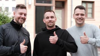Robert Hosch (l.), Tommy Tino Wels und Sven Hamann gründen derzeit den ersten Cannabis-Club Rostocks. Der Verein soll die Droge legal anbauen und an die Vereinsmitglieder verkaufen.