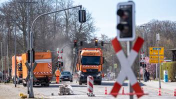 Vollsperrung der B105 in Bad Doberan durch StraßenbauarbeitenFoto: Georg Scharnweber