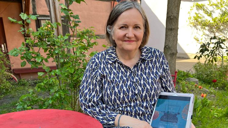 Marion Skepenat wird auf dem Hof der Inselliebe aus ihrem zweiten Roman lesen, an dem sie gerade arbeitet.
