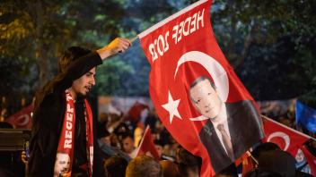 May 15, 2023, Istanbul, Turkey: Erdogan supporters rally outside the headquarters of the Justice and Development Party i
