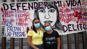 Sarahi Mejia (L) sister-in-law and Ana Ruiz (R) mother of Roxana Ruiz, demonstrate with a blanket outside the Neza-Bordo