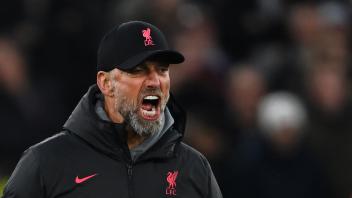 Liverpool&apos;s German manager Jurgen Klopp reacts during the English Premier League football match between West Ham United and Liverpool at the London Stadium, in London on April 26, 2023. (Photo by Ben Stansall / AFP) / RESTRICTED TO EDITORIAL USE. No use with unauthorized audio, video, data, fixture lists, club/league logos or &apos;live&apos; services. Online in-match use limited to 120 images. An additional 40 images may be used in extra time. No video emulation. Social media in-match use limited to 120 images. An additional 40 images may be used in extra time. No use in betting publications, games or single club/league/player publications. / 