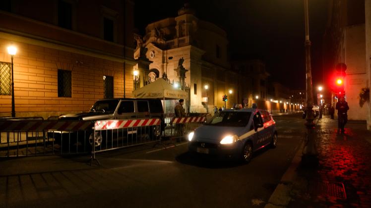 Auto rast durch Tor in Vatikanstaat - Mann festgenommen