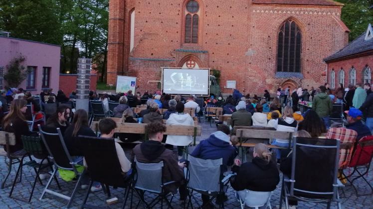 Erstes Open Air Kino des Zuknftsauschuss am 17. Mai 2023