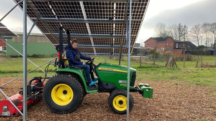 Was wo anders nicht möglich ist, wenn Photovoltaikanlagen eine Fläche einnimmt, ist bei Agri-Solaranlagen möglich_ dioe Doppelnutzung von Landwirtschaft und Energiegewinnung.
