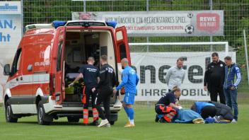 Rettungswagen beim Spiel FC Mecklenburg Schwerin gegen Tasmania Berlin