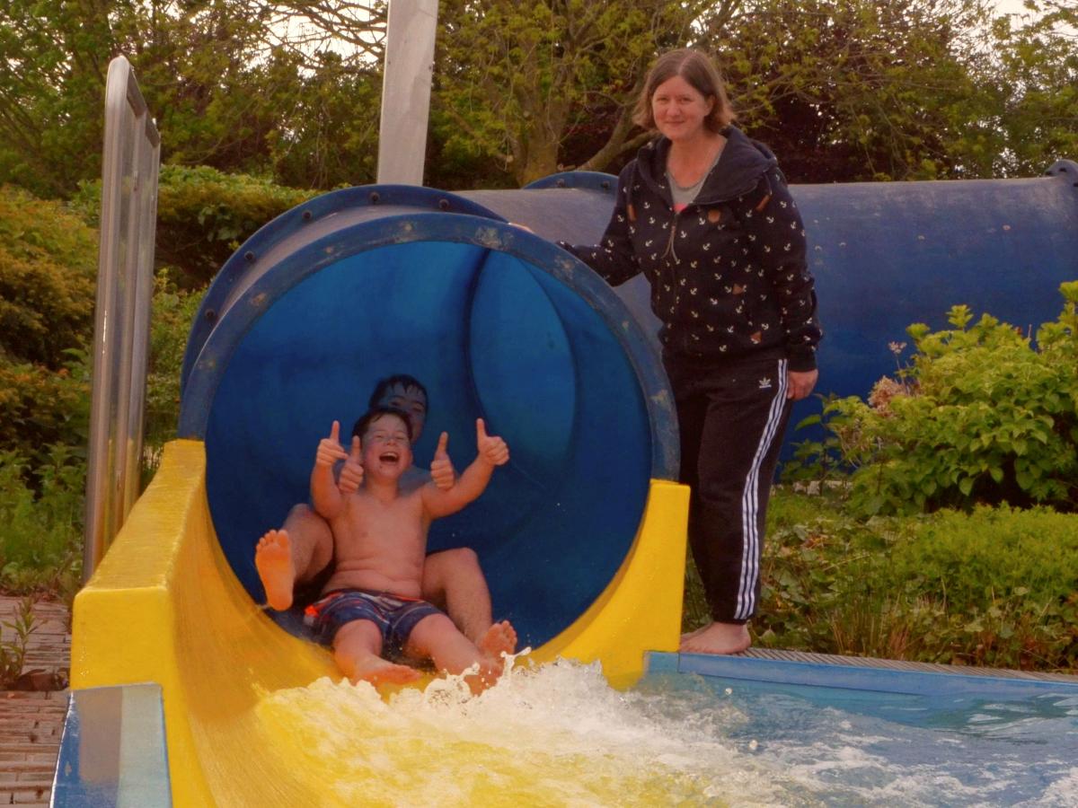 Freibad in Brokdorf eröffnet: „Alle sind süchtig nach Schwimmbad“ | SHZ