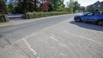 Osnabrück:  Bürgerforum Eversburg, Hafen: Parkproblem am Eversburger Friedhof: An der Eversheide sind fünf Parkplätze für Friedhofsbesucher und andere ausgewiesen (mit Parkscheibe).  19.05.2023 