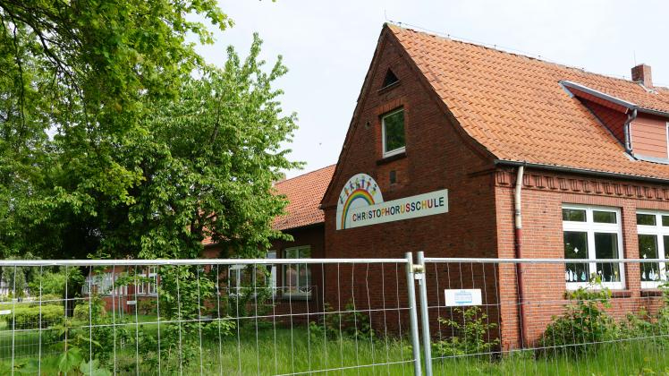 Drei von vier Grundschulen in der Gemeinde Twist weisen erhebliche Mängel auf - darunter die Christopherusschule in Rühlerfeld, deren Altbau im vorderen Bereich wegen Einsturzgefahr gesperrt ist. 