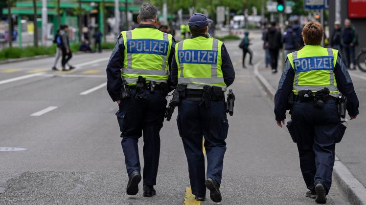Polizisten auf Patrouille, Schweiz, 18.05.2023 *** Police officers on patrol, Switzerland, 18 05 2023 PUBLICATIONxNOTxIN
