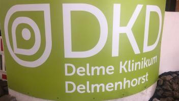 Wer ist für den Tod eines Neugeborenen im JHFD (heute DKD) verantwortlich? Die Staatsanwaltschaft will vier Krankenhausmitarbeiter zur Rechenschaft ziehen.