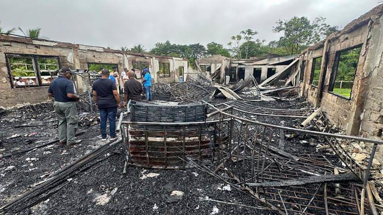 Ausgebrannter Schlafsaal einer Schule in Guyana