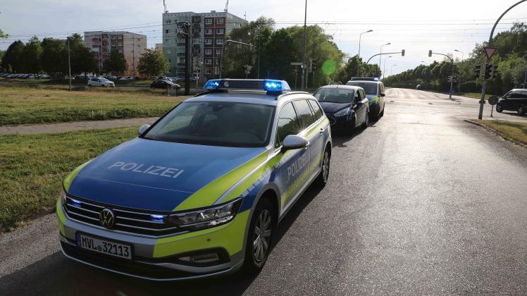Ein Fordfahrer erwischte zwei Kinder beim Abbiegen