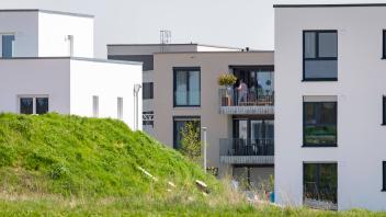Reportage 04.05.2023: Das Neubaugebiet Büchenbach im Westen von Erlangen Wohnungen mit Balkon und ohne Erlangen Bayern D
