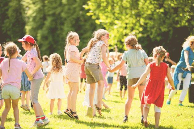 Schattige Plätze beim Picknick im Schlossgarten Plön | SHZ