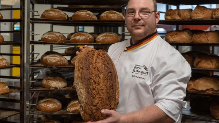 Brot-Sommelier Björn Demski bei der Familienbäckerei Kolls in Bönningstedt. handwerk genuss brot pinneberg backen bäcker