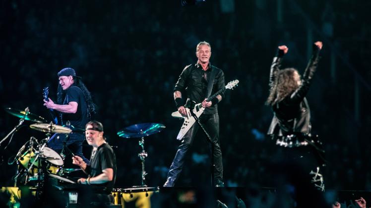 Entertainment Bilder des Tages AMSTERDAM - Rock band Metallica with singer and guitarist James Hetfield, drummer Lars Ul