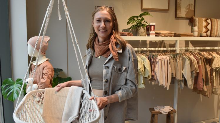 Hat im Hopfenmarkt in Rostock den ersten Family Concept Store eröffnet: die 33-jährige Katja Zimmer. 