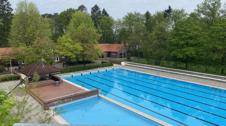 Seit Mitte Mai ist das Freibad beim Waldstadion in Papenburg erstmals wieder geöffnet.