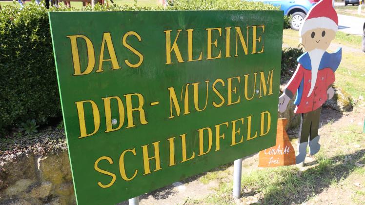 Eingangsschild zum kleinen DDR-Museum in Schildfeld, das zu Pfingsten am Sonntag und am Montag wieder die Besucher einlädt.