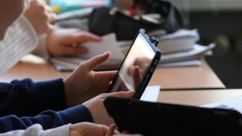 Umfrage: Was ChatGPT mit Schülern und Hausaufgaben macht