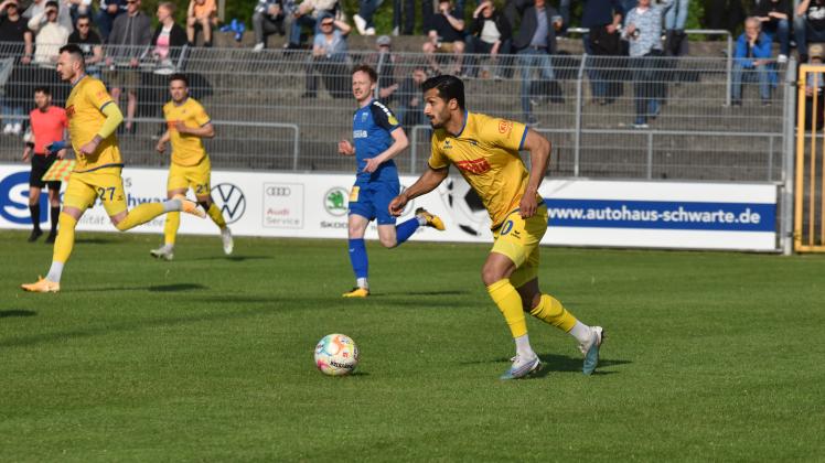 Mustafa Azadzoy wird dem SV Atlas Delmenhorst im Regionalliga-Spiel bei Hannover 96 II fehlen, aus gutem Grund.