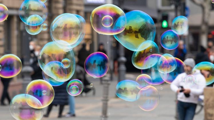 Schimmernde Blasen