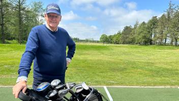 Wolf-Dietrich Loose kommt seit 30 Jahren nach Nieblum zum Golfspielen. 