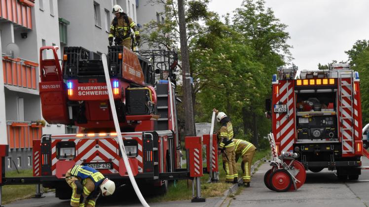 Die Feuerwehr war mit insgesamt 14 Kräften in der Georg-Simon-Ohm-Straße im Einsatz.