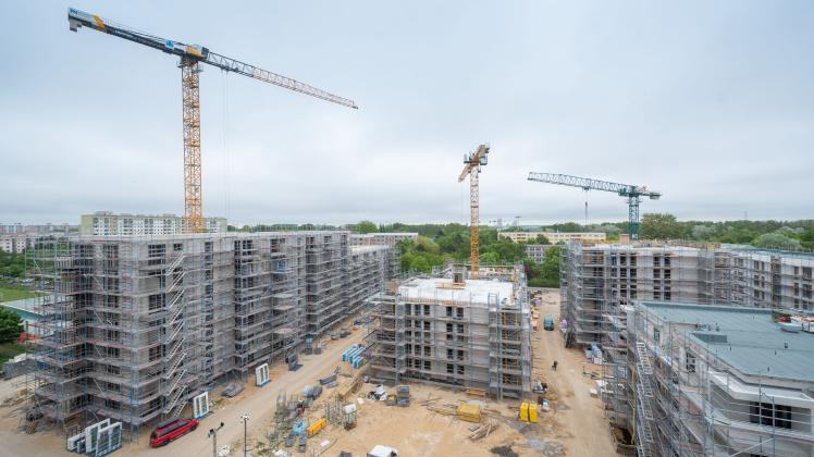 Großbaustelle der WIRO in Lichtenhagen: zwischen St.-Petersbrurger-Straße und Möllner Straße entstehen neue Wohnungen…Foto: Georg Scharnweber