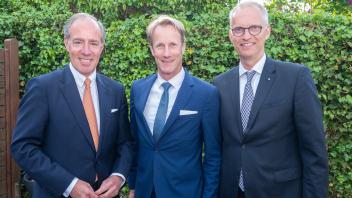 Starke Stimme für die Unternehmen in Mittelholstein: Der scheidende Verbandschef Jens van der Walle (von links), Nachfolger Ulf Michel sowie der neue stellvertretende Vorsitzende Bernhard Scheil. 