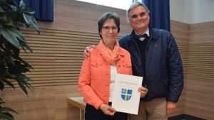 Karin Hönniger, Kassenwartin des DRK Westerrönfeld, wurde für ihre langjährigeVorstandsarbeit geehrt. Der stellvertretende Bürgermeister Dr. Norbert Klause gratulierte.