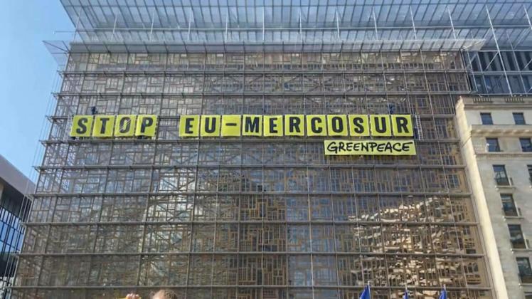 Protest gegen Handelsabkommen: Aktivisten stören EU-Ministertreffen
