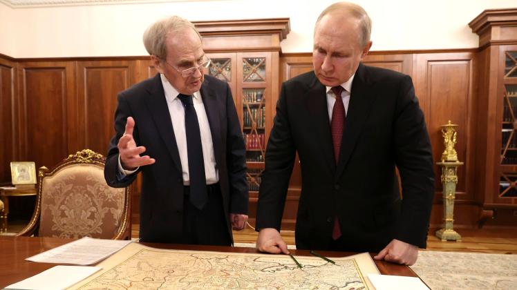 May 23, 2023, Moscow, Moscow Oblast, Russia: Russian President Vladimir Putin reviews a historic map with Constitutional