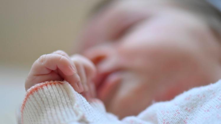 Säugling, Mädchen, 10 Tage, Stuttgart, Baden-Württemberg, Deutschland, Europa *** Infant, Girl, 10 days, Stuttgart, Bade