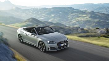 Auf der Landstraße unterwegs und das Dach geöffnet: Das ist die ideale Konstellation für das Fahren im Audi A5 Cabrio. Fotos: Audi