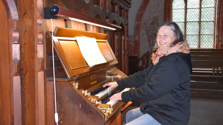 Jeden Donnerstag von 10 Uhr an spielt Kantorin Sabine Kamke die Orgel in der Stadtkirche Crivitz