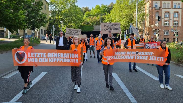 Protestmarsch Letzte Generation in Stuttgart