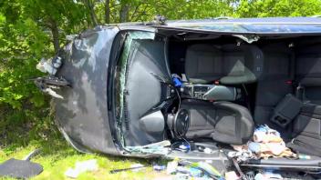 Fahrer nach Unfall auf der B70 bei Lathen in Auto eingeklemmt