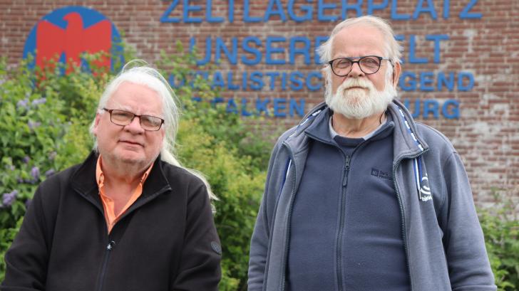 Schlafen auch in Zelten:  Bernd Kruse (74) und Peter Voß (62), Vorsitzende des Zeltlagervereins „Unsere Welt“ .