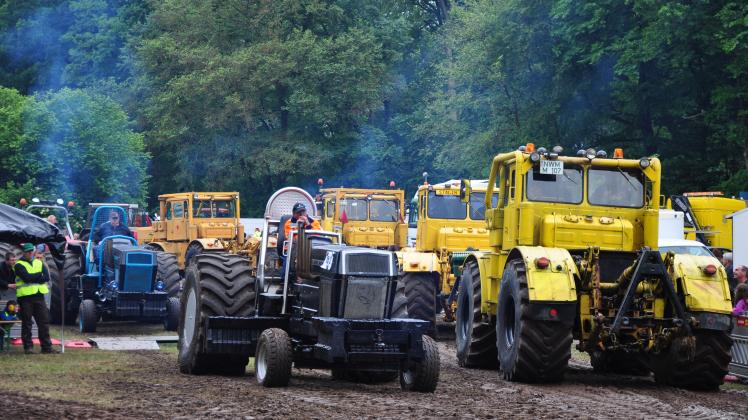 Giganten auf Feld und Flur: Die K700 werden auch in diesem Jahr wieder in Banzkow an den Start gehen und mit ihrem Pfeifen für ganz besondere Töne sorgen. 