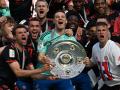 Freude bei den Bayern-Spielern über den Gewinn der elften Deutschen Meisterschaft in Serie.