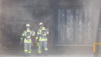 Explosion in Industriehalle